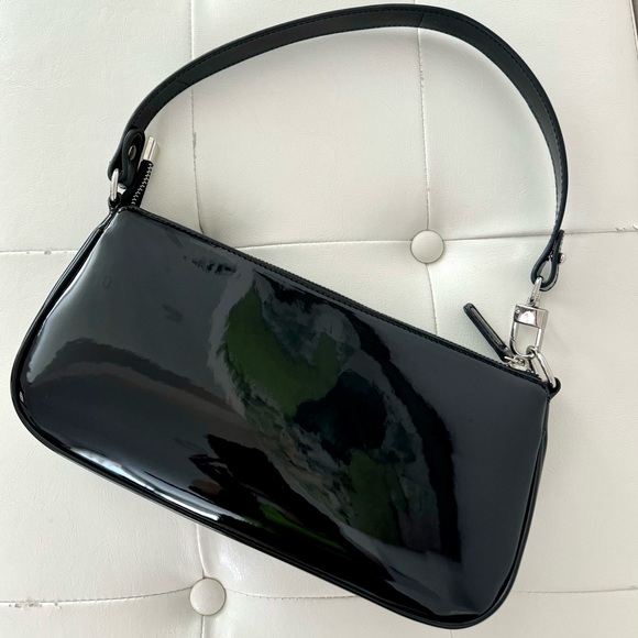 Trendy black patent baguette bag - Picture 3 of 10